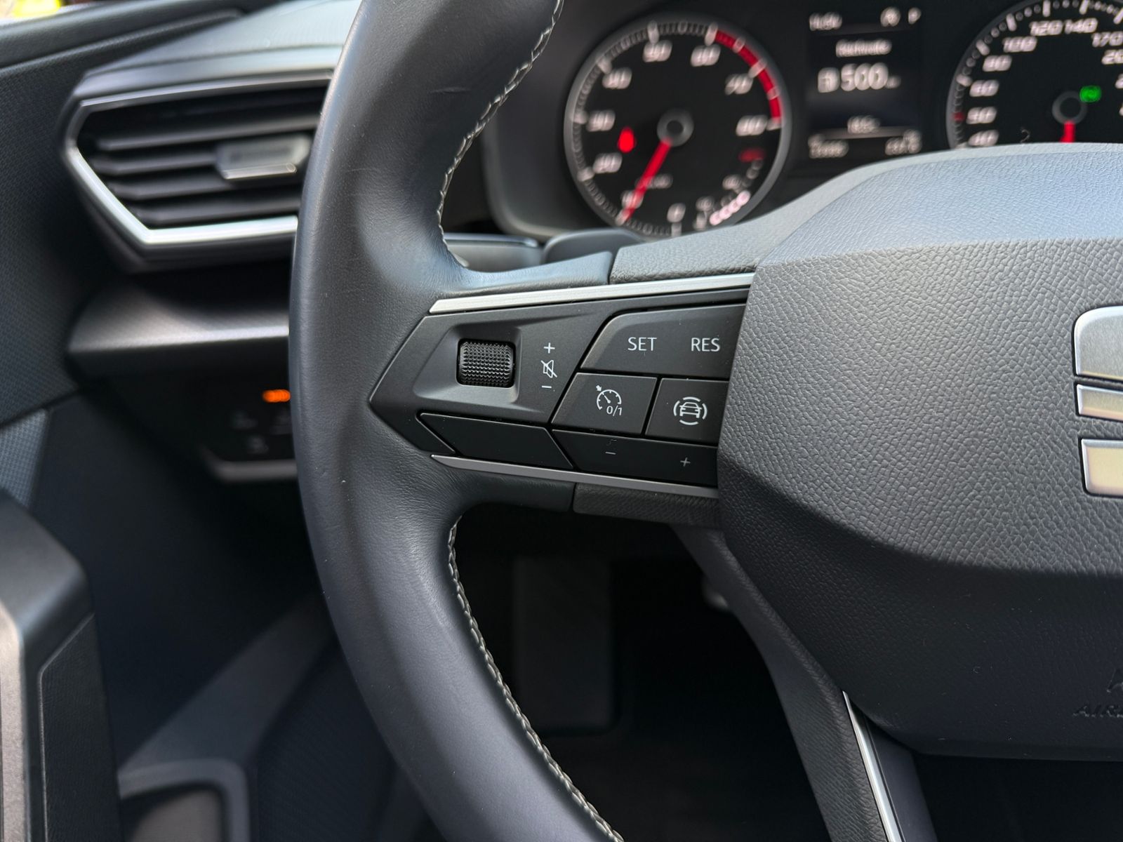 Fahrzeugabbildung SEAT Leon Sportstourer Style SHZ LED ALU