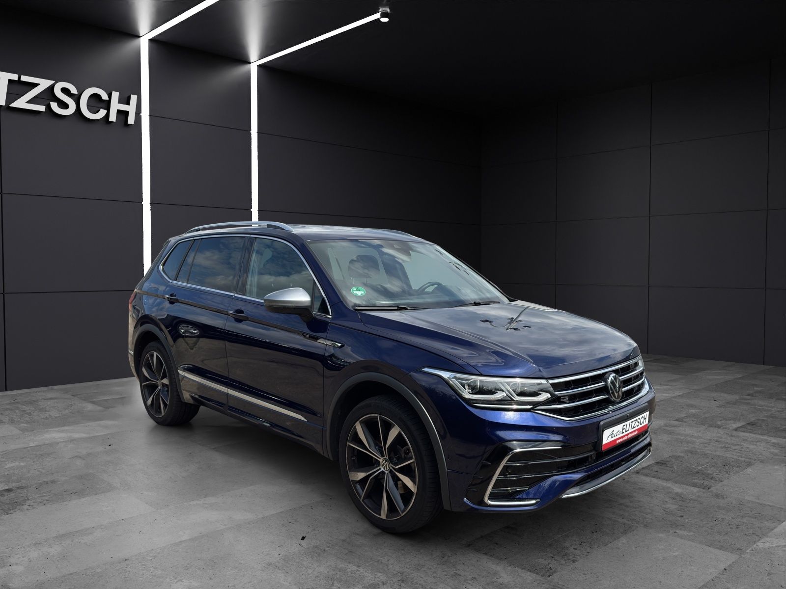 Fahrzeugabbildung Volkswagen Tiguan Allspace TDI R-Line 4M DSG MATRIX AHK RFK