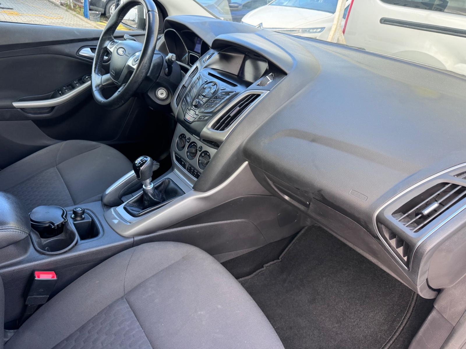 Ford Focus 2013 — photo 14
