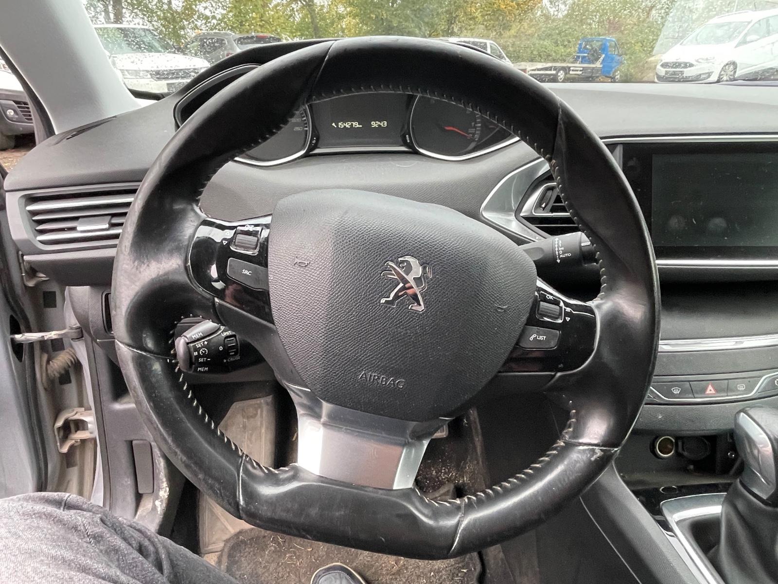 Peugeot 308 2015 — photo 20