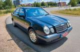 Mercedes-Benz 240 W210 E-Klasse Elegance - blaue Mercedes-Benz 240
