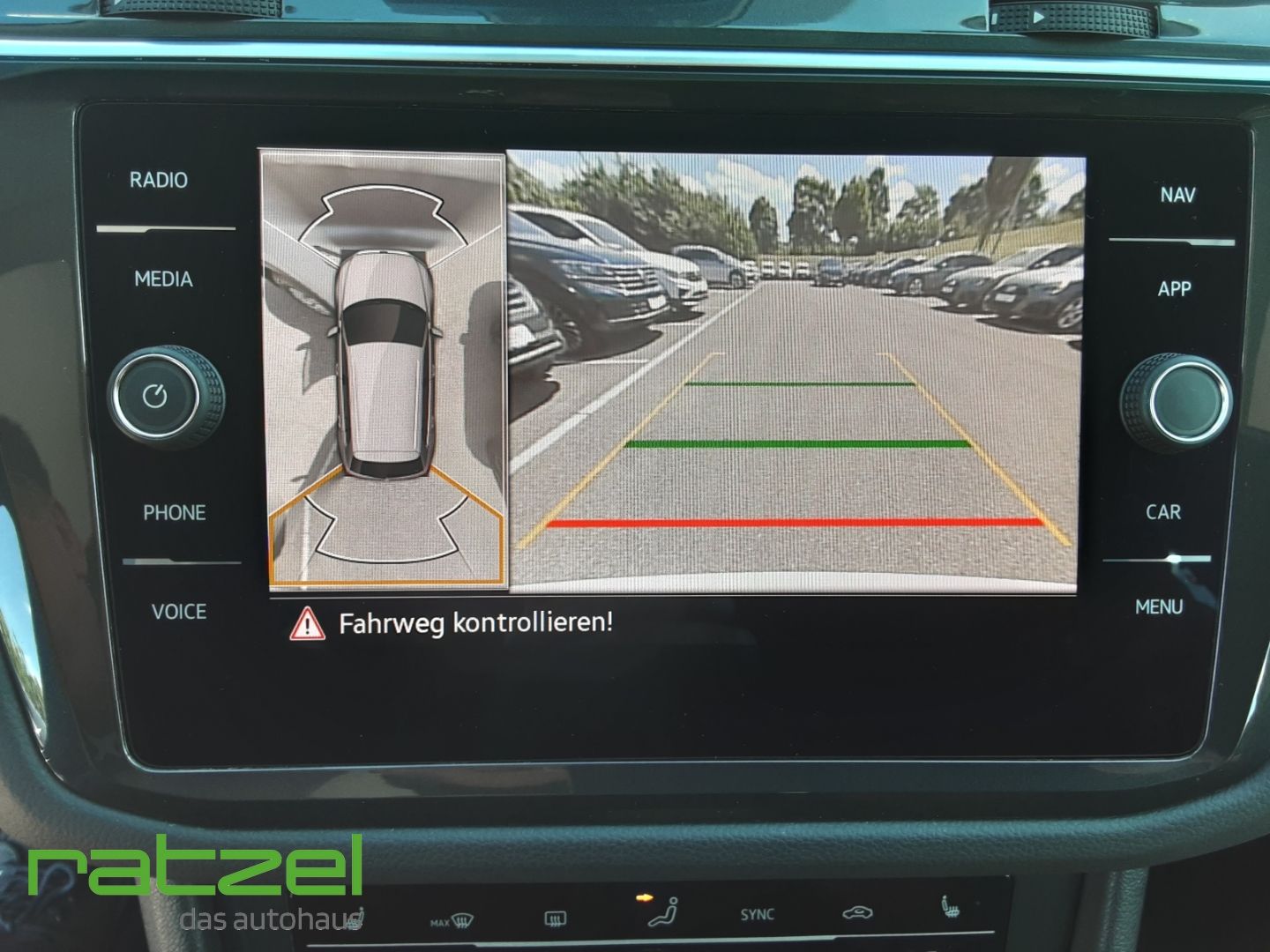 Fahrzeugabbildung Volkswagen Tiguan 4Motion Elegance 2.0 TDI 7-Gang-DSG