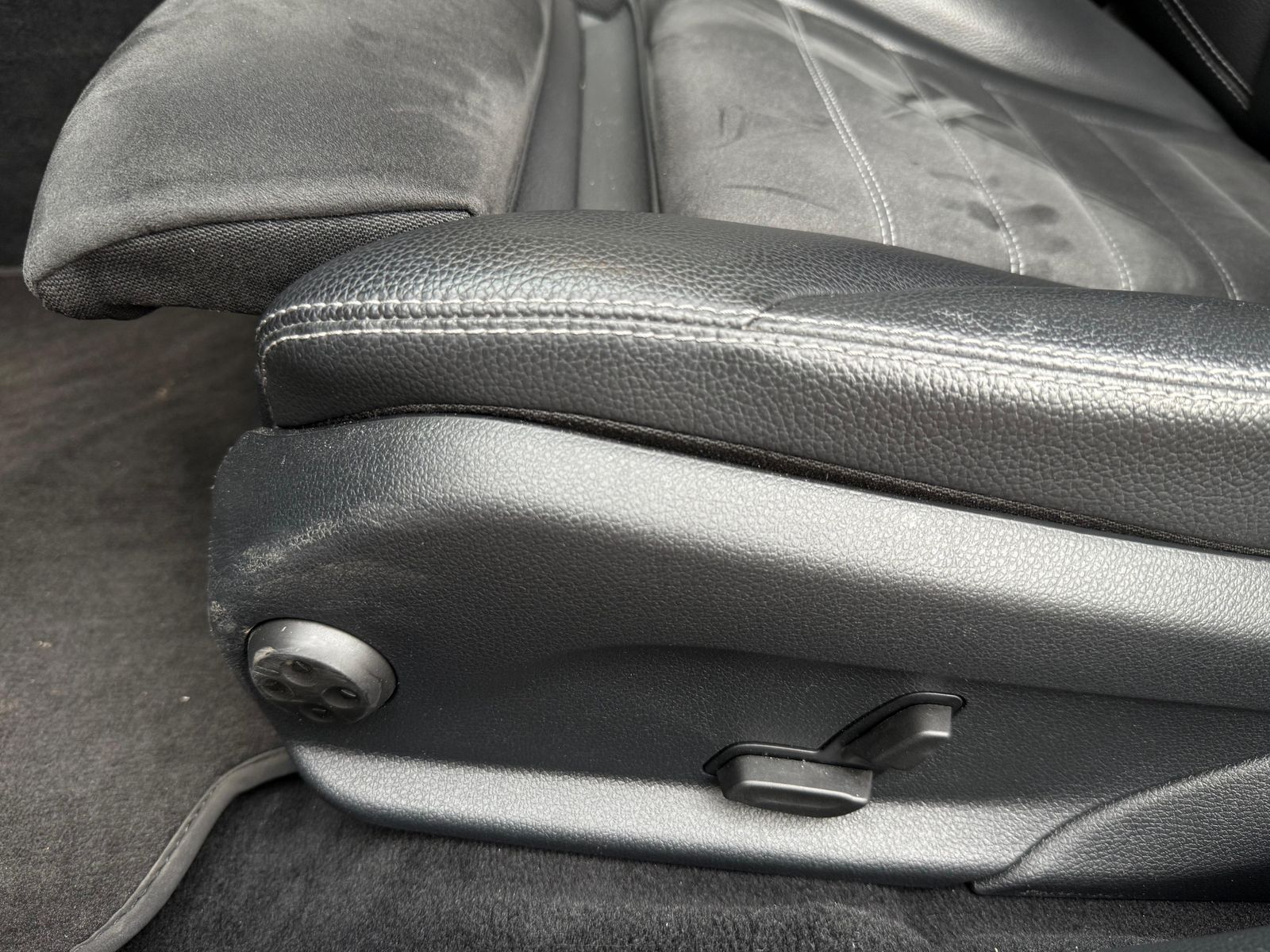 Fahrzeugabbildung Mercedes-Benz C 300 d Aut. AMG-Line LED+NAV+SHZ+DIST+KAM+PARK