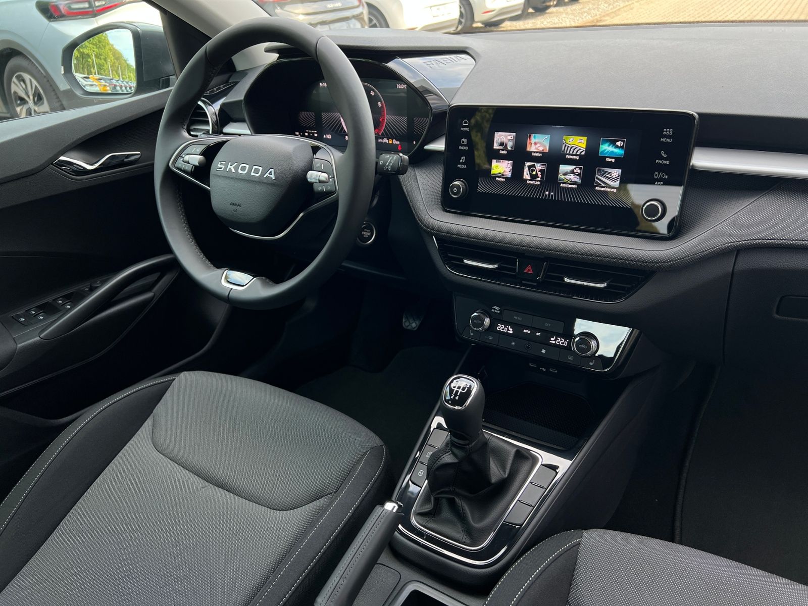 Fahrzeugabbildung SKODA Fabia  Selection 1.0 MPI *Climatronic, LED, Einp