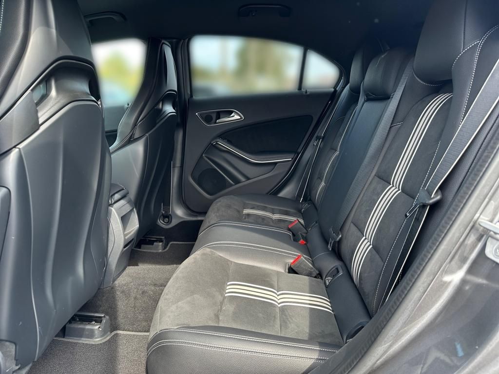 Fahrzeugabbildung Mercedes-Benz A 180 AMG Navi LED SHZ Ambie. Sport RDK CD