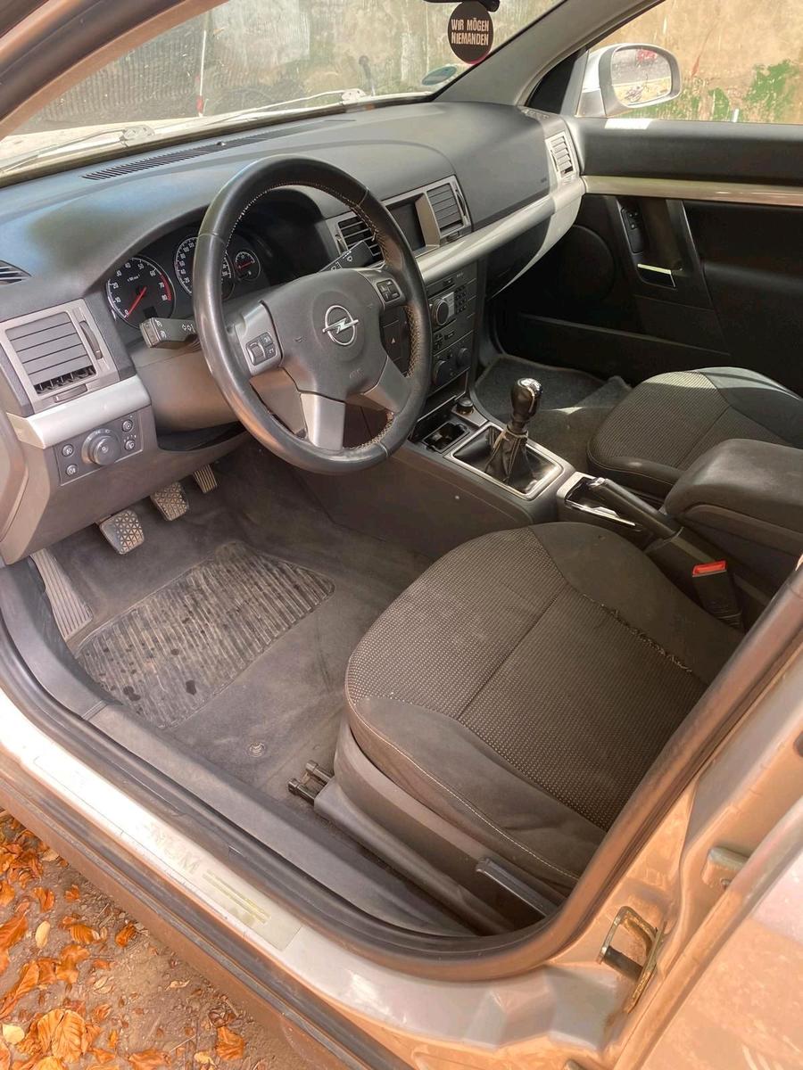 Opel Signum 2006 — engine 155 HP (114kW)