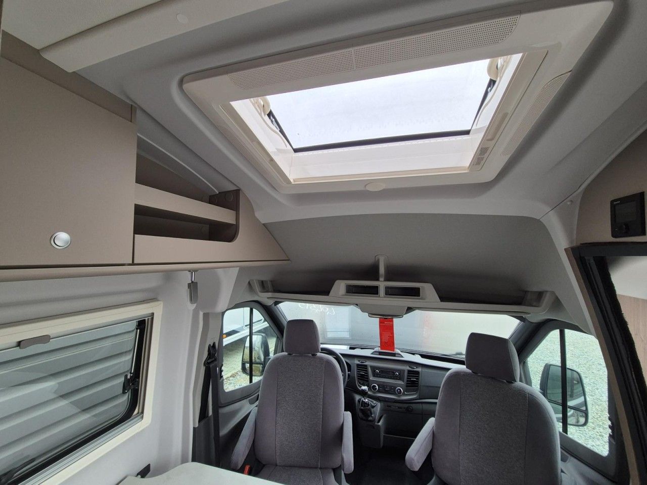 Fahrzeugabbildung Carado CV 590 4x4 Edition 15 Markise AHK Klima Xenon