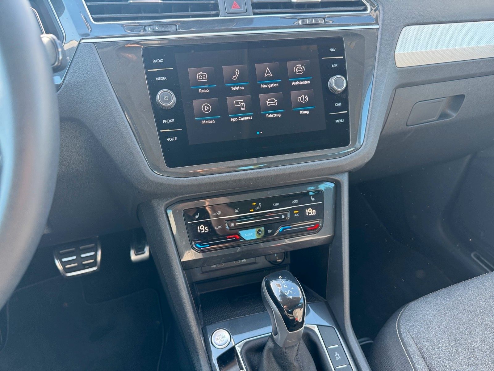 Fahrzeugabbildung Volkswagen Tiguan Life MOVE 1.5 TSI