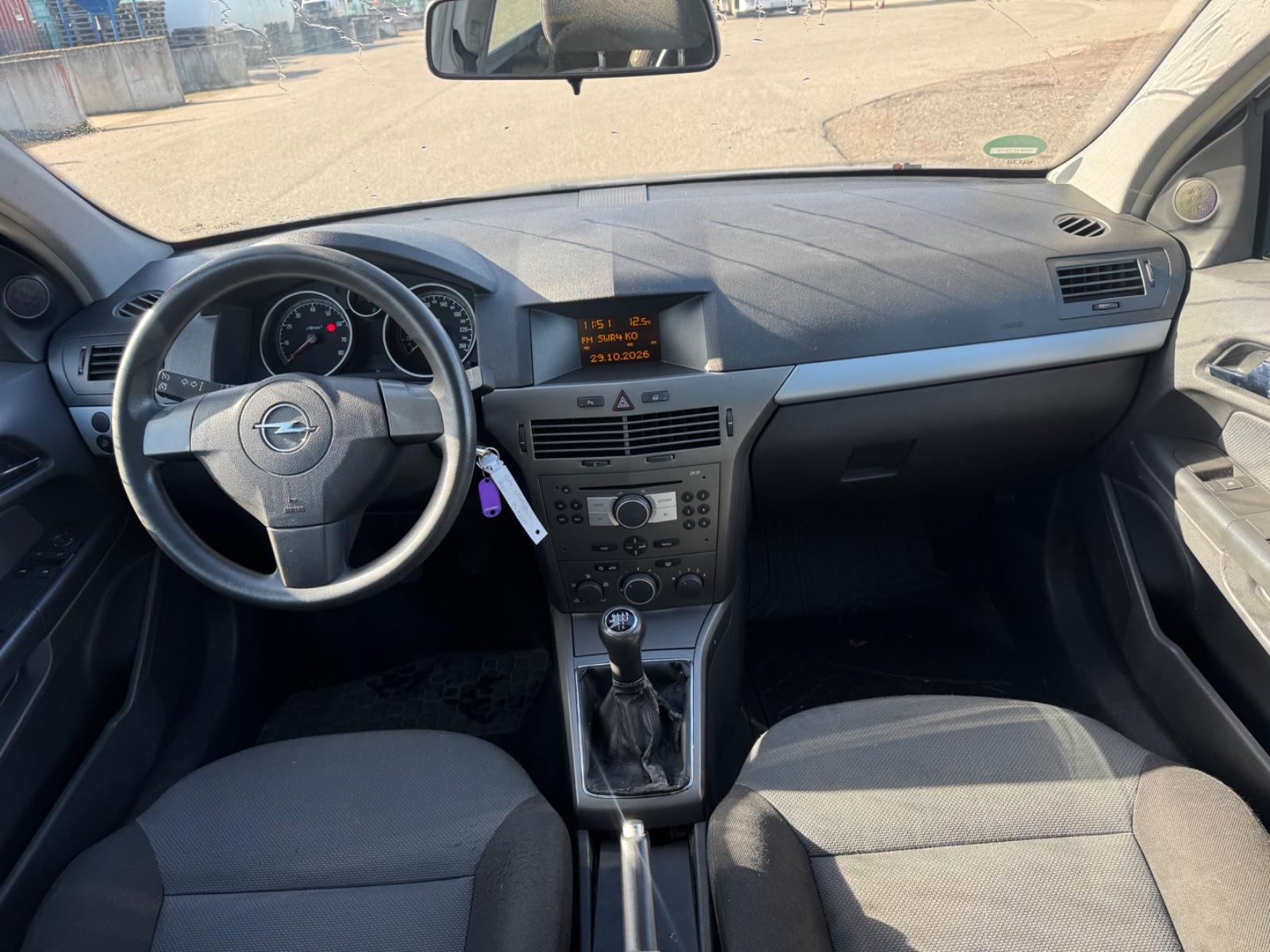 Opel Astra 2005 — photo 12