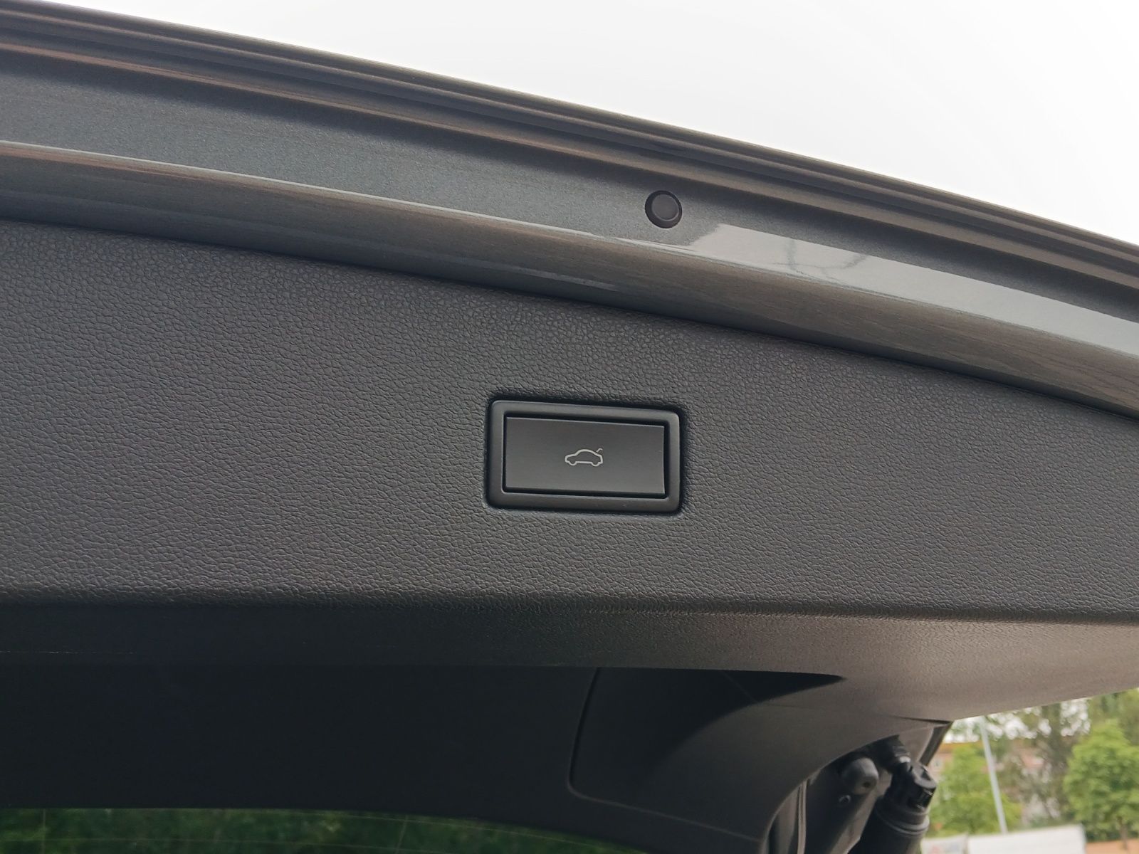 Fahrzeugabbildung Volkswagen Tiguan TDI Highline DSG 4M R-Line LED AHK Navi A