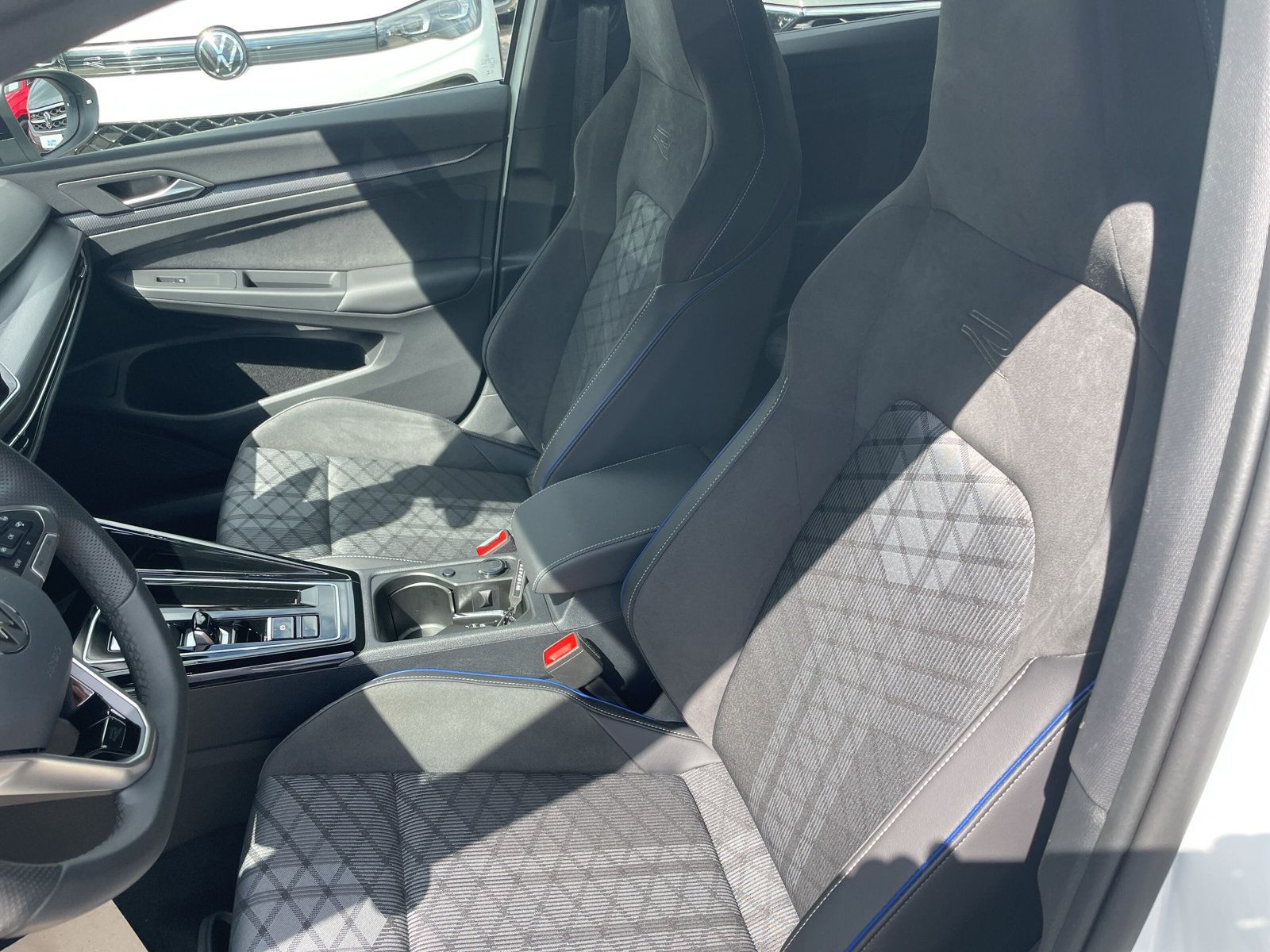 Golf R-Line eTSi DSG Navi LED Kamera ACC