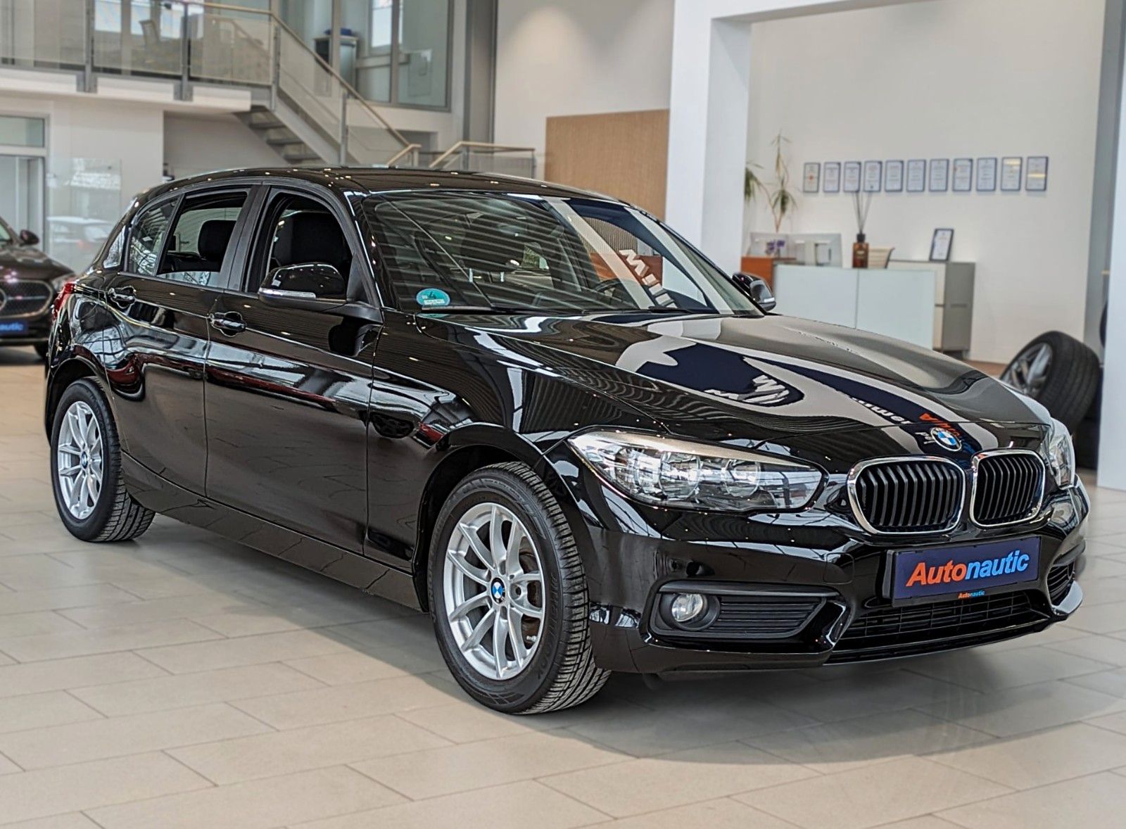 Fahrzeugabbildung BMW 116d 5 Trg KLIMAAUT NAVI SITZHZG PDC 1.HAND ALU