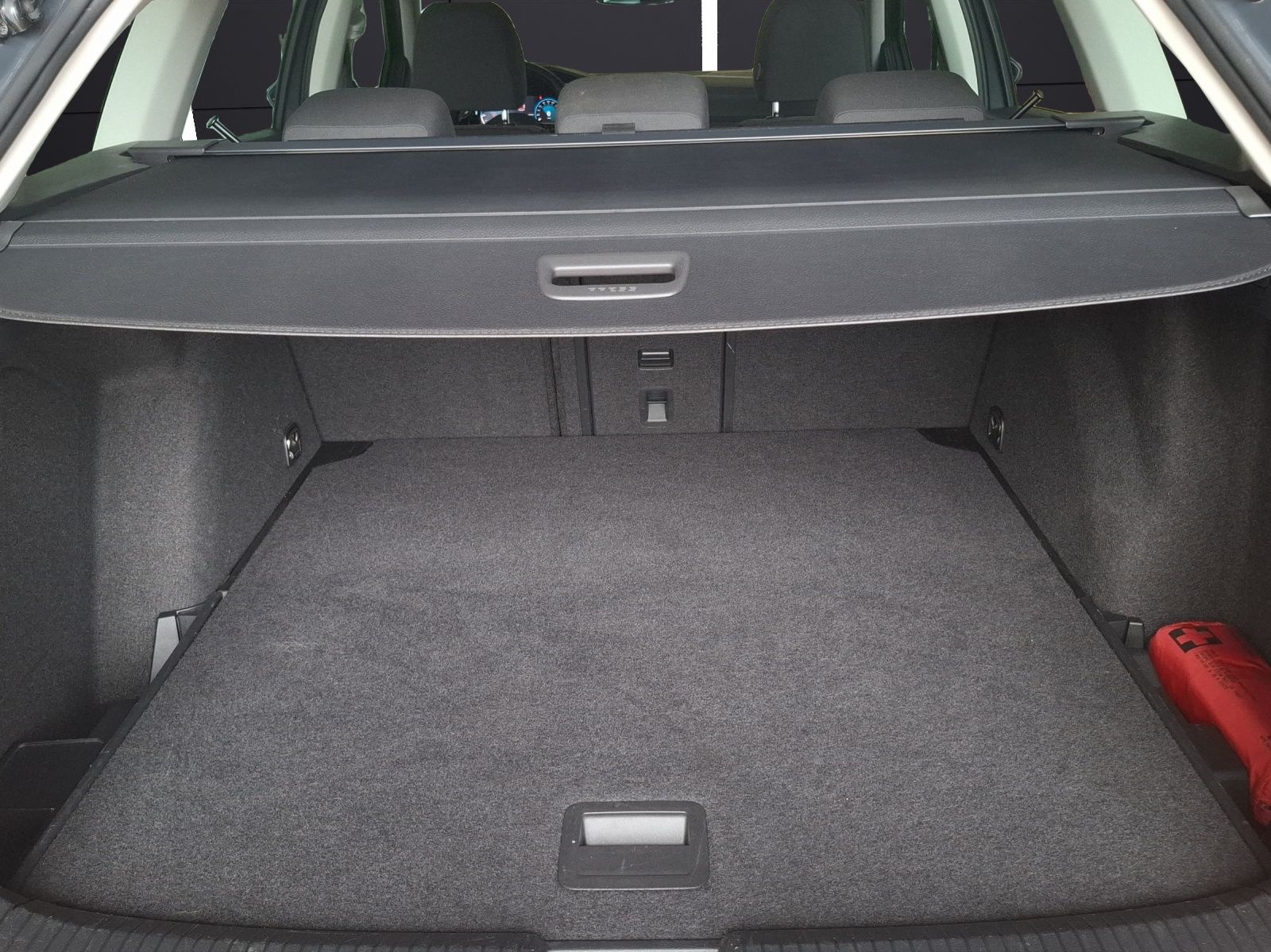 Fahrzeugabbildung Volkswagen Golf VIII Variant eTSI Life DSG LED+ Navi STHZ A