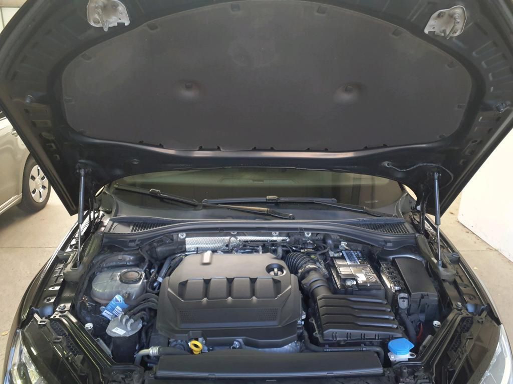 Skoda Superb Combi Sportline 2.0 TDI AHK*Pano*Tempo*SH