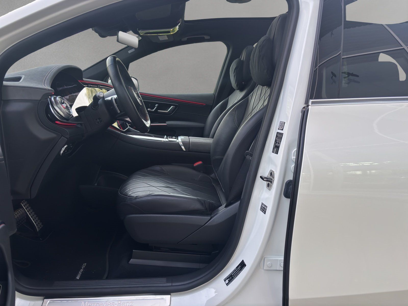 Fahrzeugabbildung Mercedes-Benz EQS 580 SUV AMG Prem+ Nappa Carbon Massage HYPER