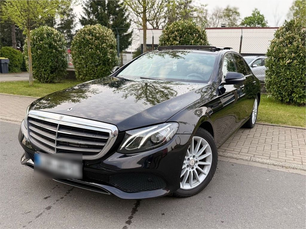 Image of Mercedes-Benz E 220