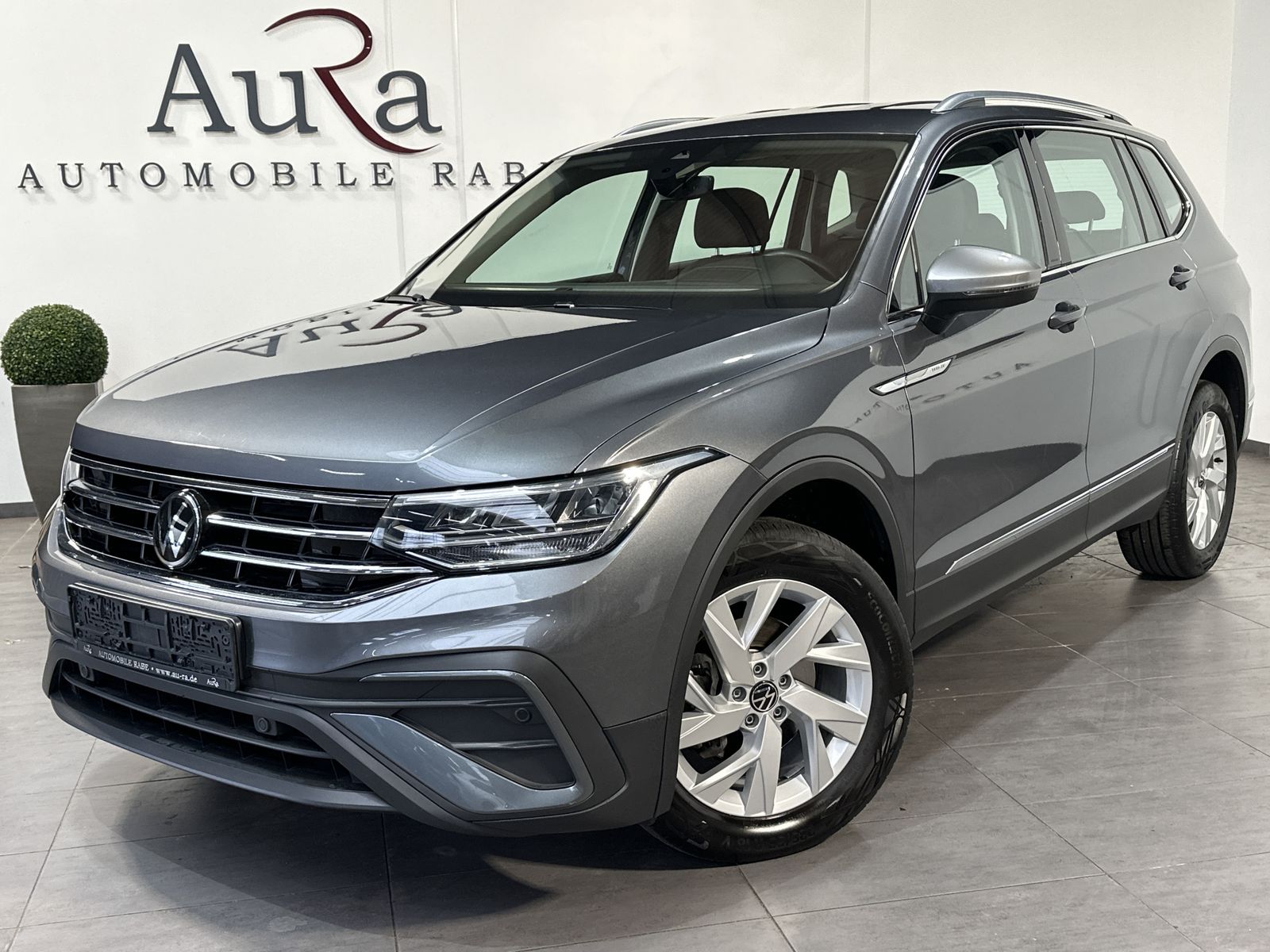 Fahrzeugabbildung Volkswagen Tiguan Allspace 2.0 TDI DSG 4M Life NAV+LED+AHK