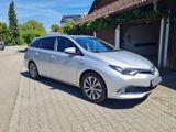 Toyota Auris Touring Sports HEV mit guter Ausstattung - Toyota Auris Touring Sports aus 2015