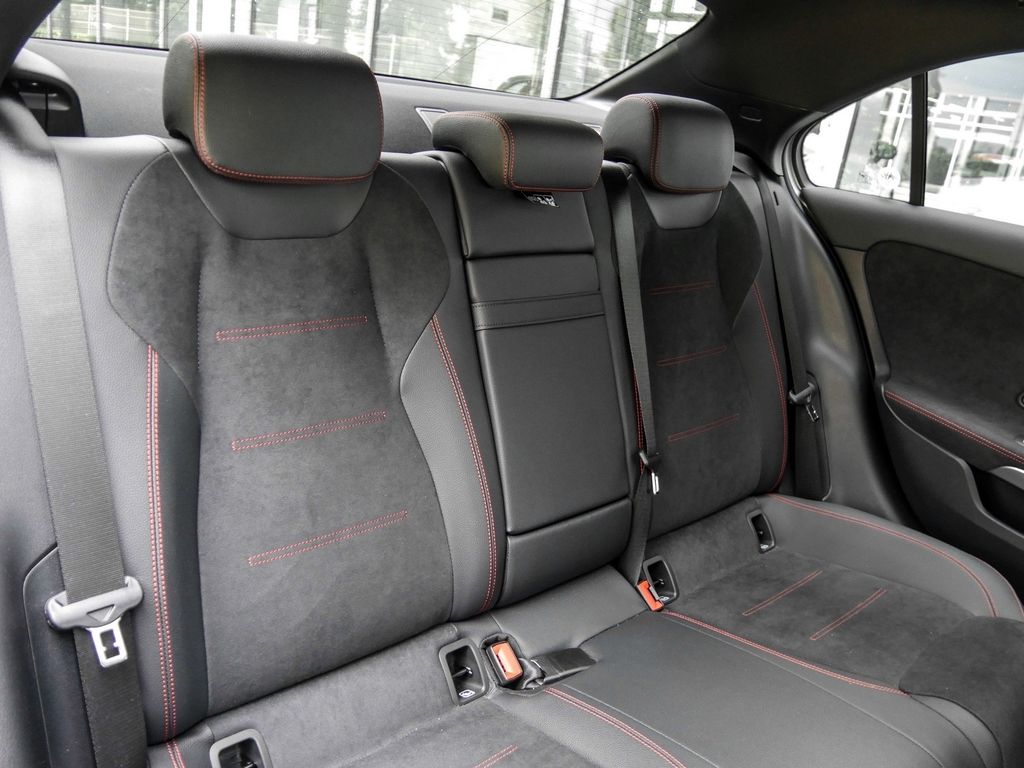 Mercedes-Benz A 250 4M Limo |AMG|NIGHT|DISTR|KEYL|NAVI|MBeam