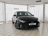 Hyundai i20 1.Hand, unfallfrei, Kamera, Scheckheft, Navi - mit Hybrid-Antrieb: Schwarz, Beheizbares Lenkrad, Kleinwagen
