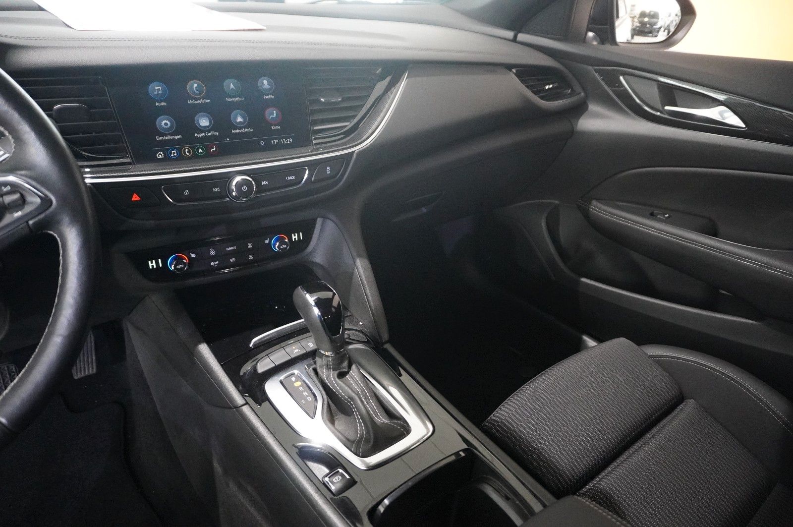 Fahrzeugabbildung Opel Insignia B ST 2.0D BUSINESS NAVI/LED/KAMERA/HUD