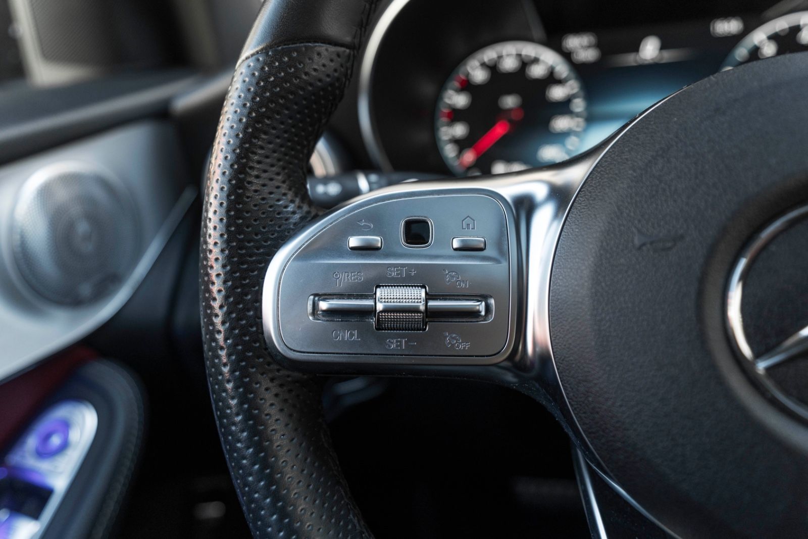 Fahrzeugabbildung Mercedes-Benz GLC 300 AMG-LINE BURMESTER LED 360° SHZ PANO