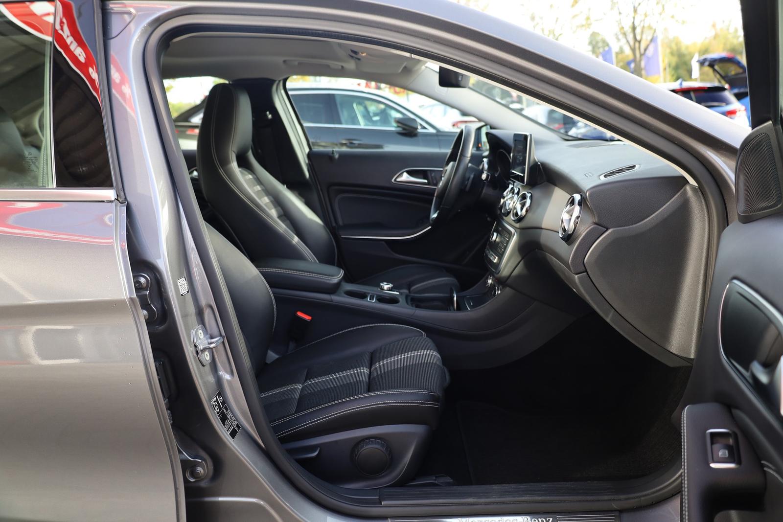 Mercedes-Benz GLA 200 Urban Aut. AHK LED 360° Navi Panorama
