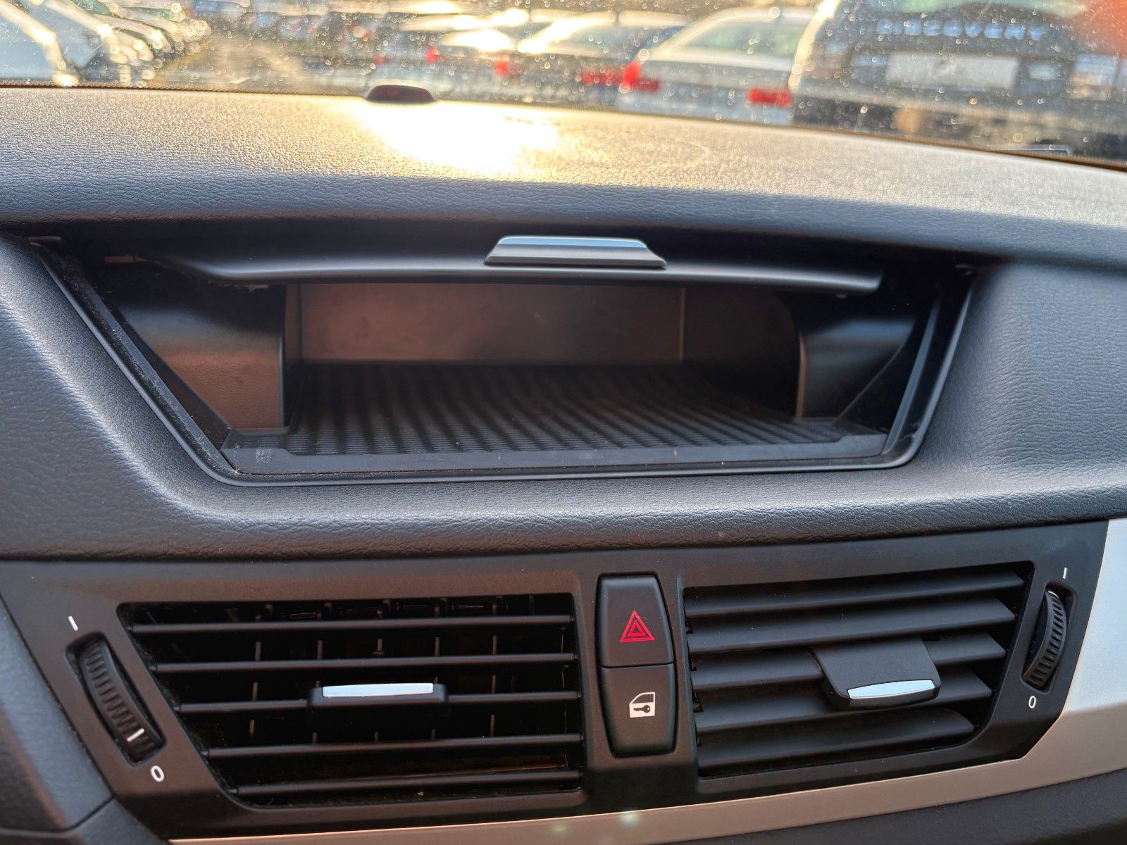 Fahrzeugabbildung BMW X1 xDrive20d xLINE Sportsitze 1.HAND SPORTFWK