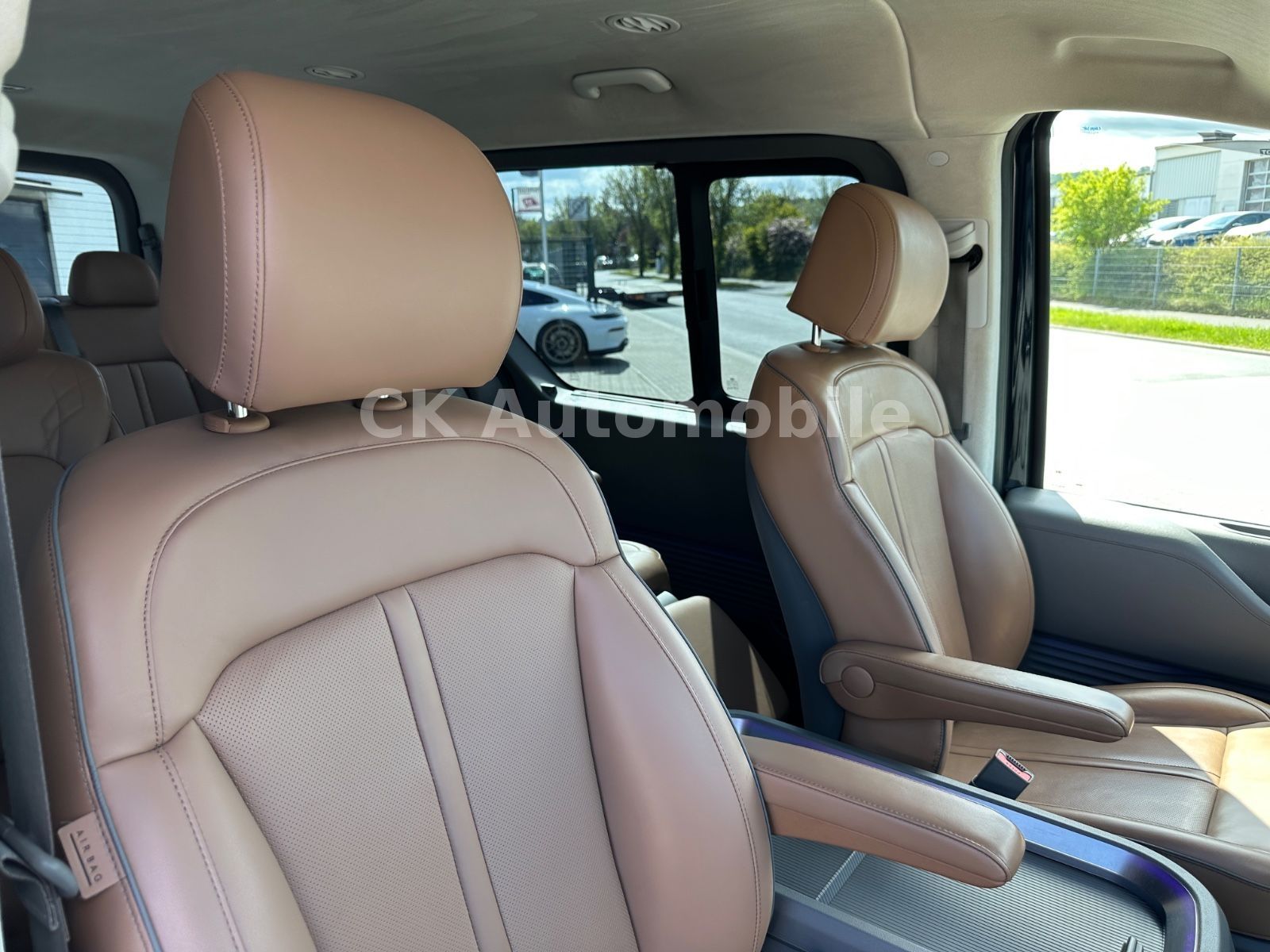 Fahrzeugabbildung Hyundai Staria Premium Signature 4WD/7Sitze/Navi/ACC/AHK