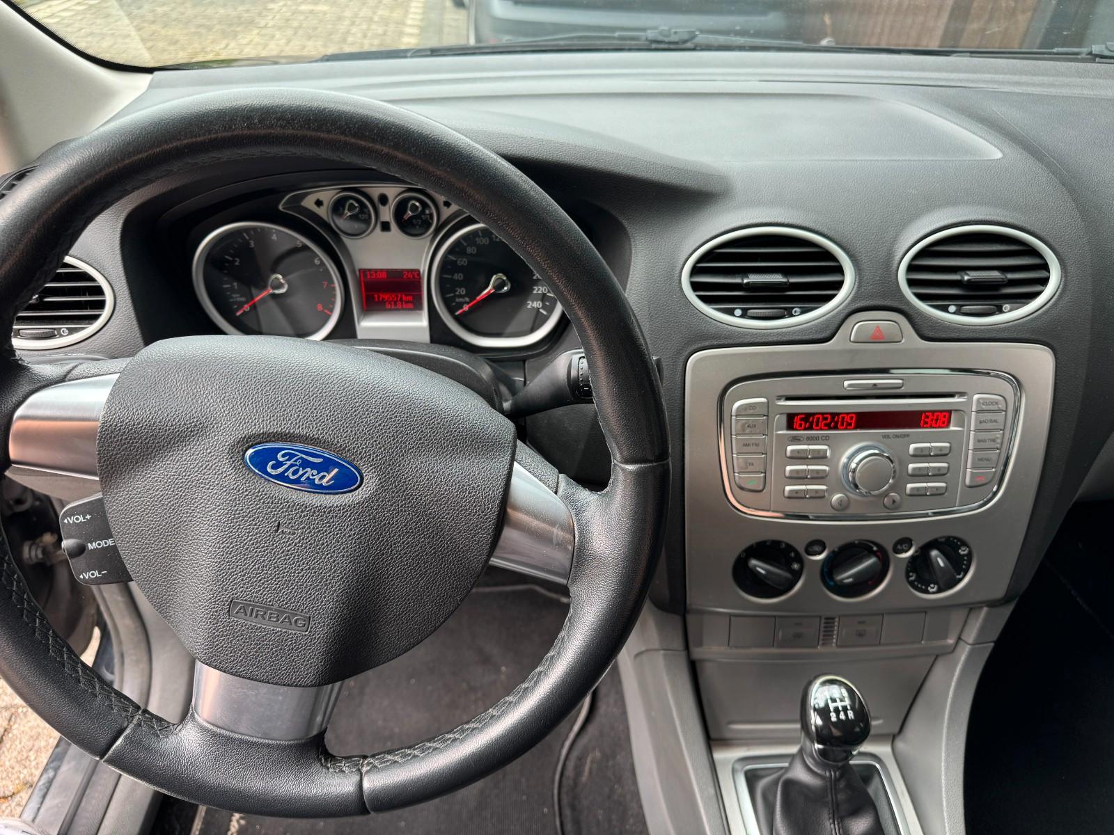 Ford Focus 2009 — photo 19