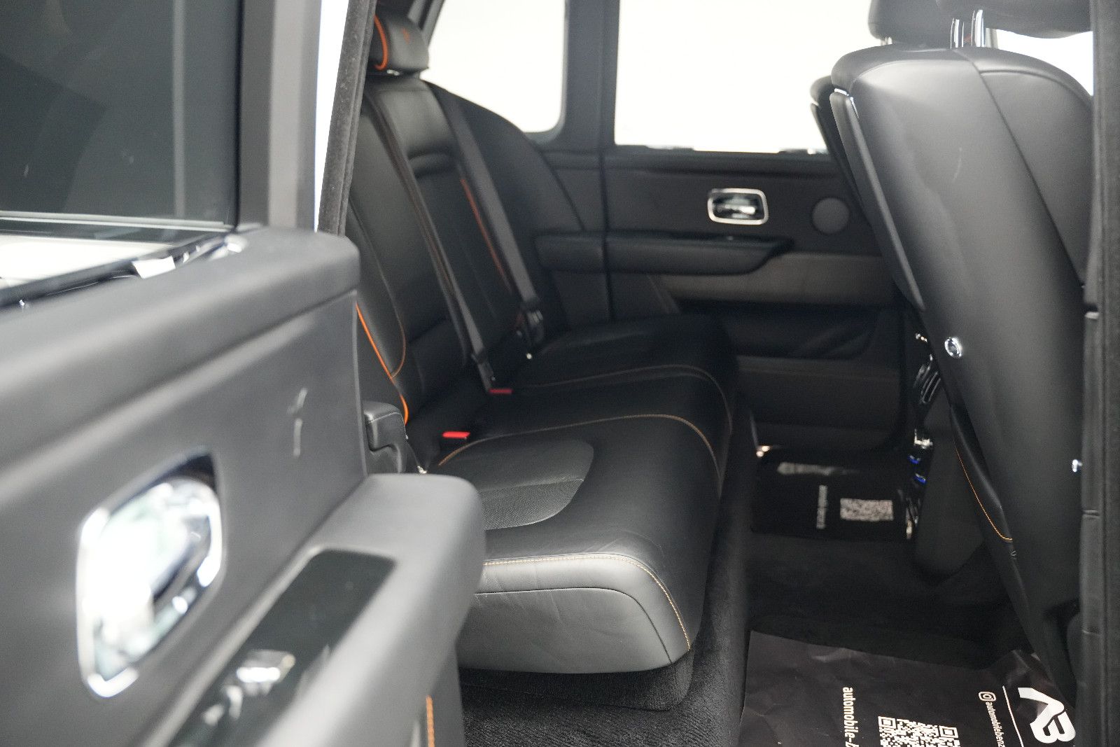 Fahrzeugabbildung Rolls-Royce Cullinan/NOVITEC/WIDEBODY/24''/FOND-TV/STERNEHIM