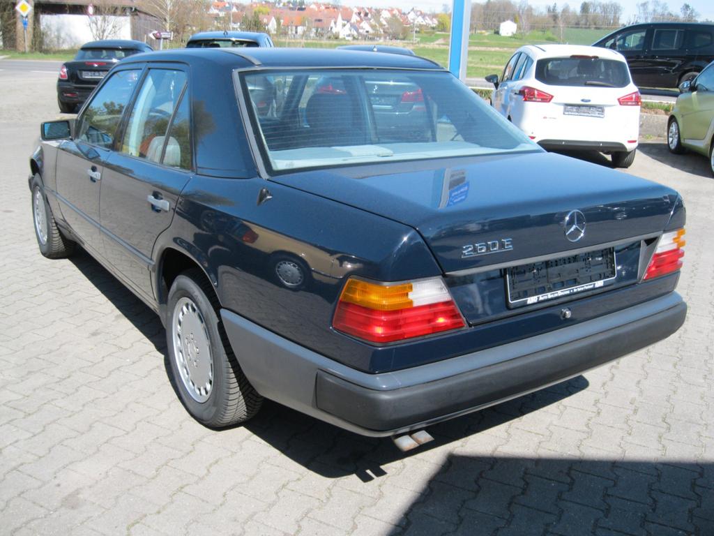 Mercedes-Benz 260