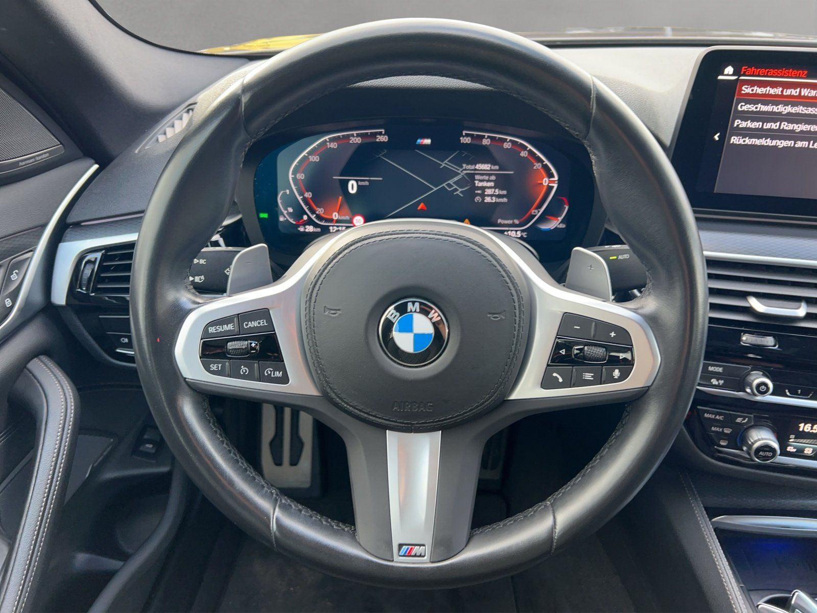 Fahrzeugabbildung BMW 530i M-Sport/INDIVIDUAL/HUD/360°KAMERA/H&K/