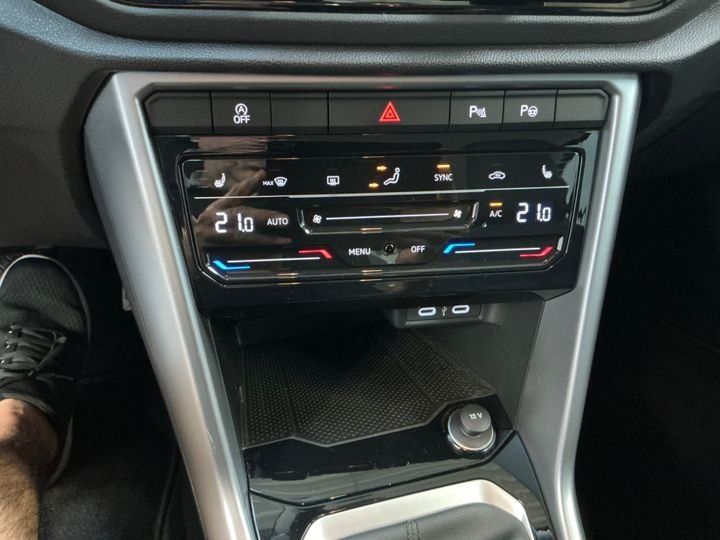 Fahrzeugabbildung Volkswagen T-Roc Life TSI DSG *AHK*Cam*LED*PDC*Sitzhzg*ACC*