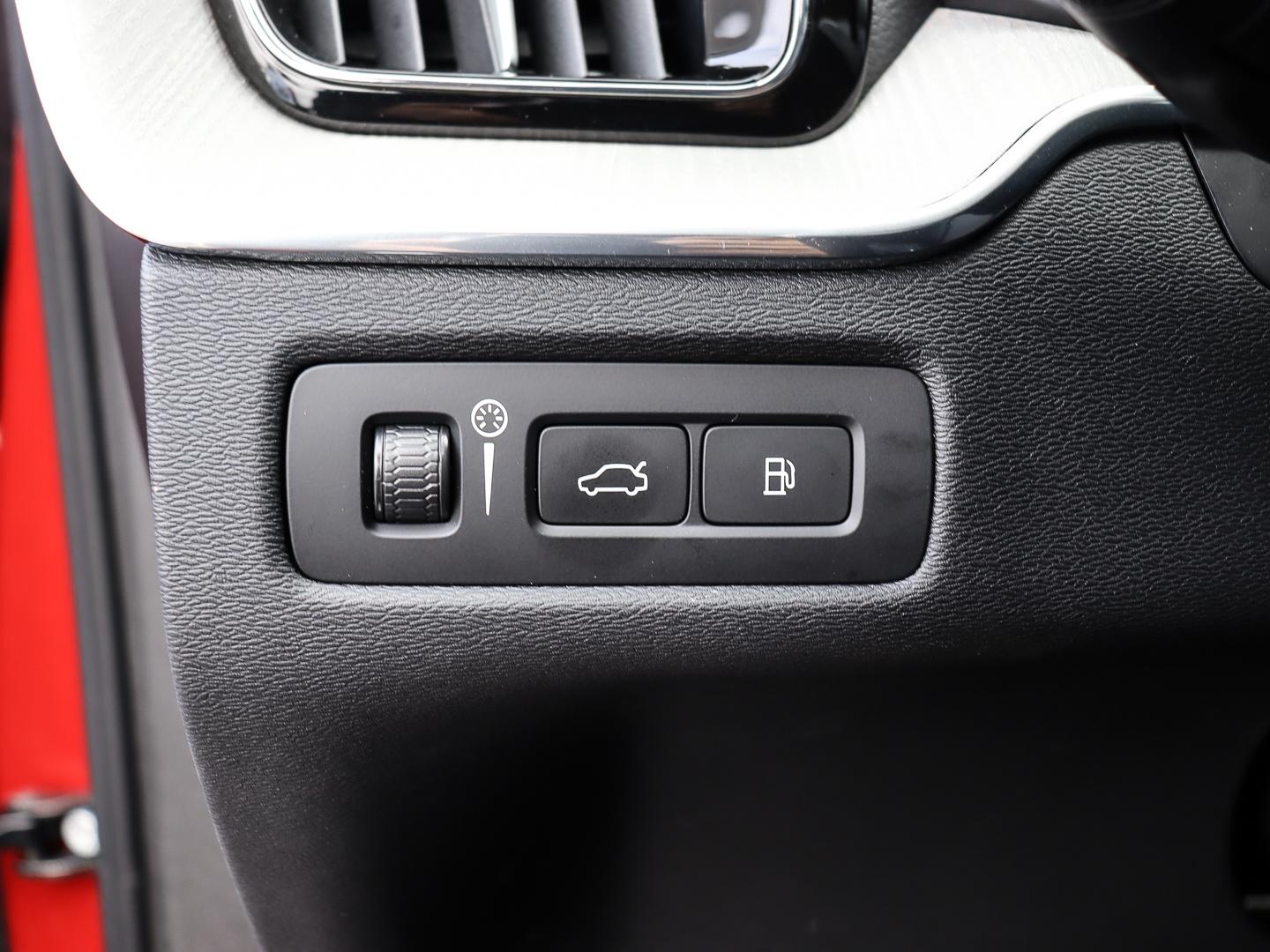 Volvo XC60 Inscription Recharge Plug-In Hybrid AWD HUD