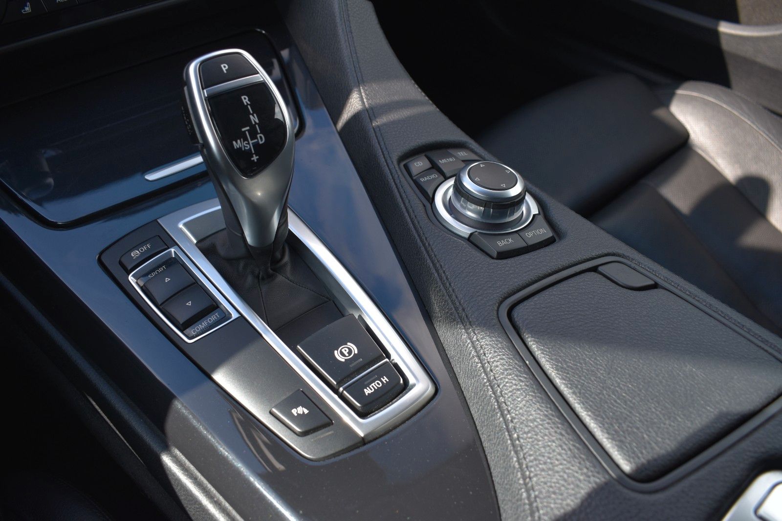 Fahrzeugabbildung BMW 640 i Coupe Schwarz Schwarz