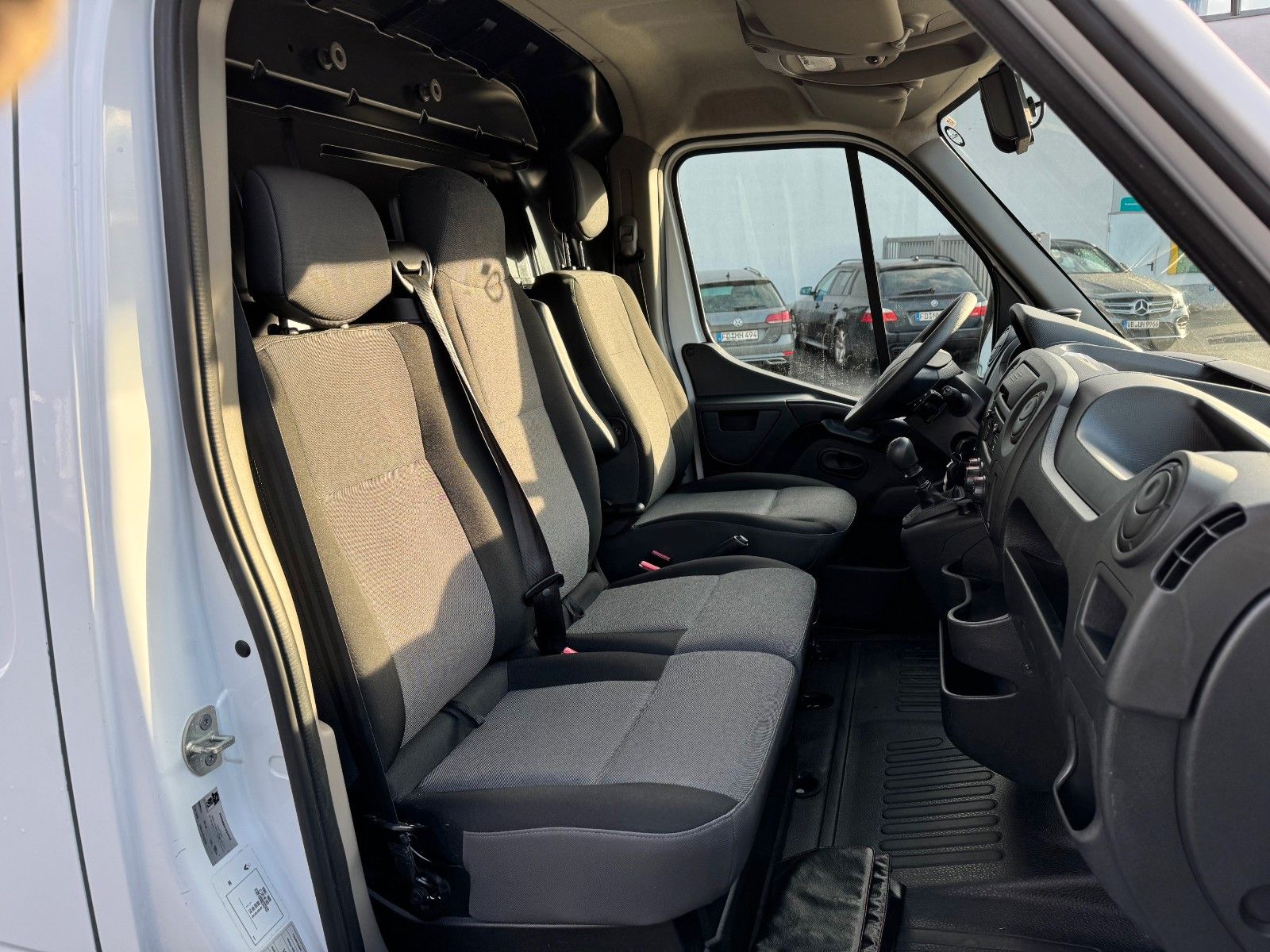 Fahrzeugabbildung Renault Master 2.3 dCi / VERSALIFT ETL-26, 11,3m