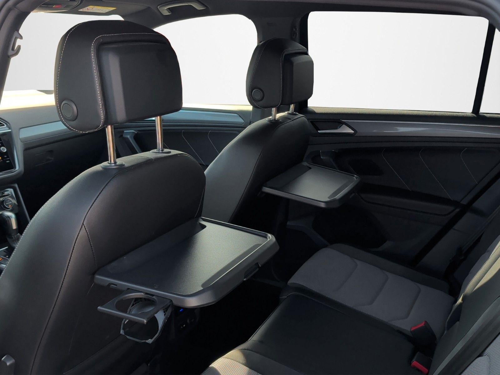 Fahrzeugabbildung Volkswagen TIGUAN 2.0 TDI R-LINE BLACKSTYLE HUD 19" AHK KAM