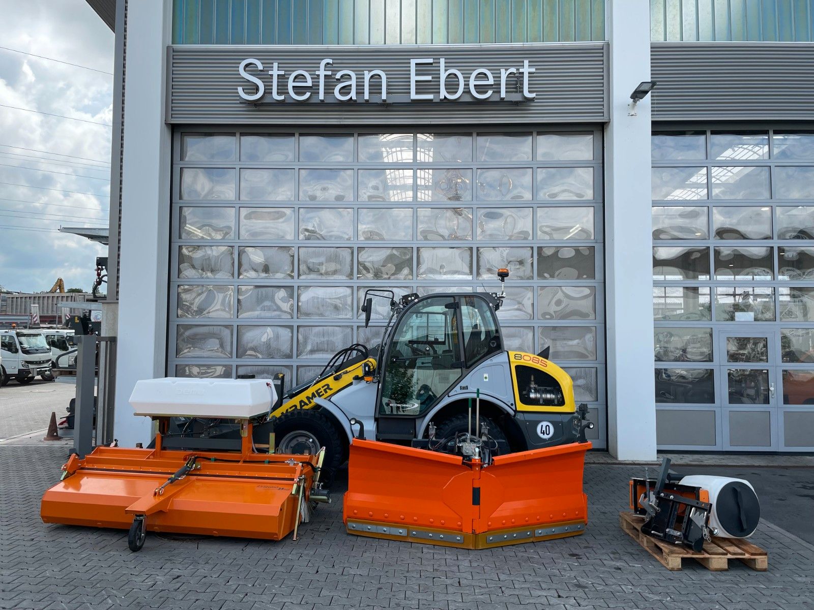 Fahrzeugabbildung Kramer 8085 / 175h / Schneeschild / Steuer / Kehrbesen