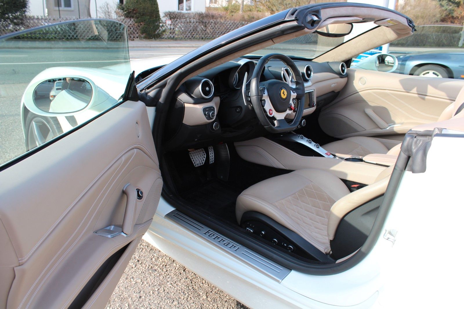 California 3.9 V8 T 4-Sitzer