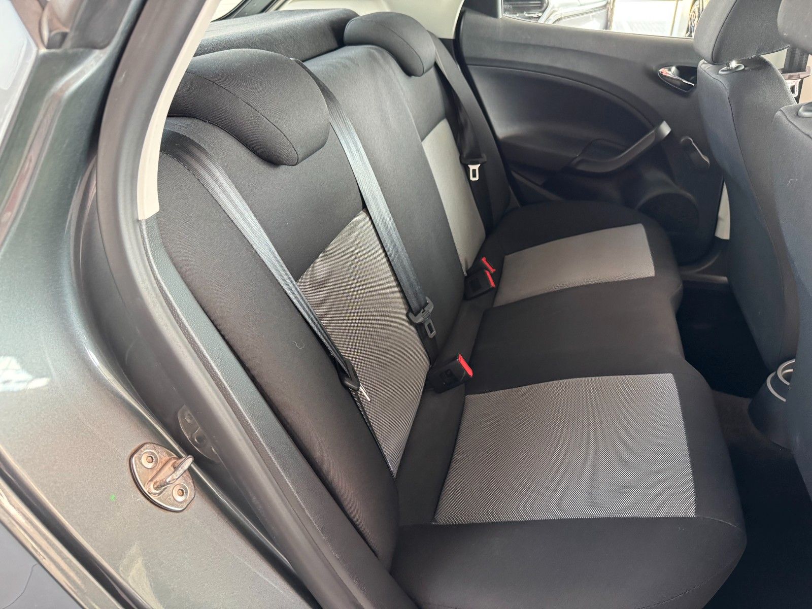 Fahrzeugabbildung SEAT Ibiza 1.0 Reference  "Klima LM Parksensoren hi."