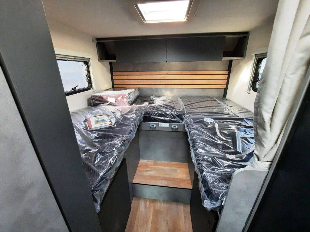 Fahrzeug Übersicht 10 Fahrzeugabbildung Crosscamp EXPDN 7.0 E Verfüg./Sparen Sie 9.528,- €