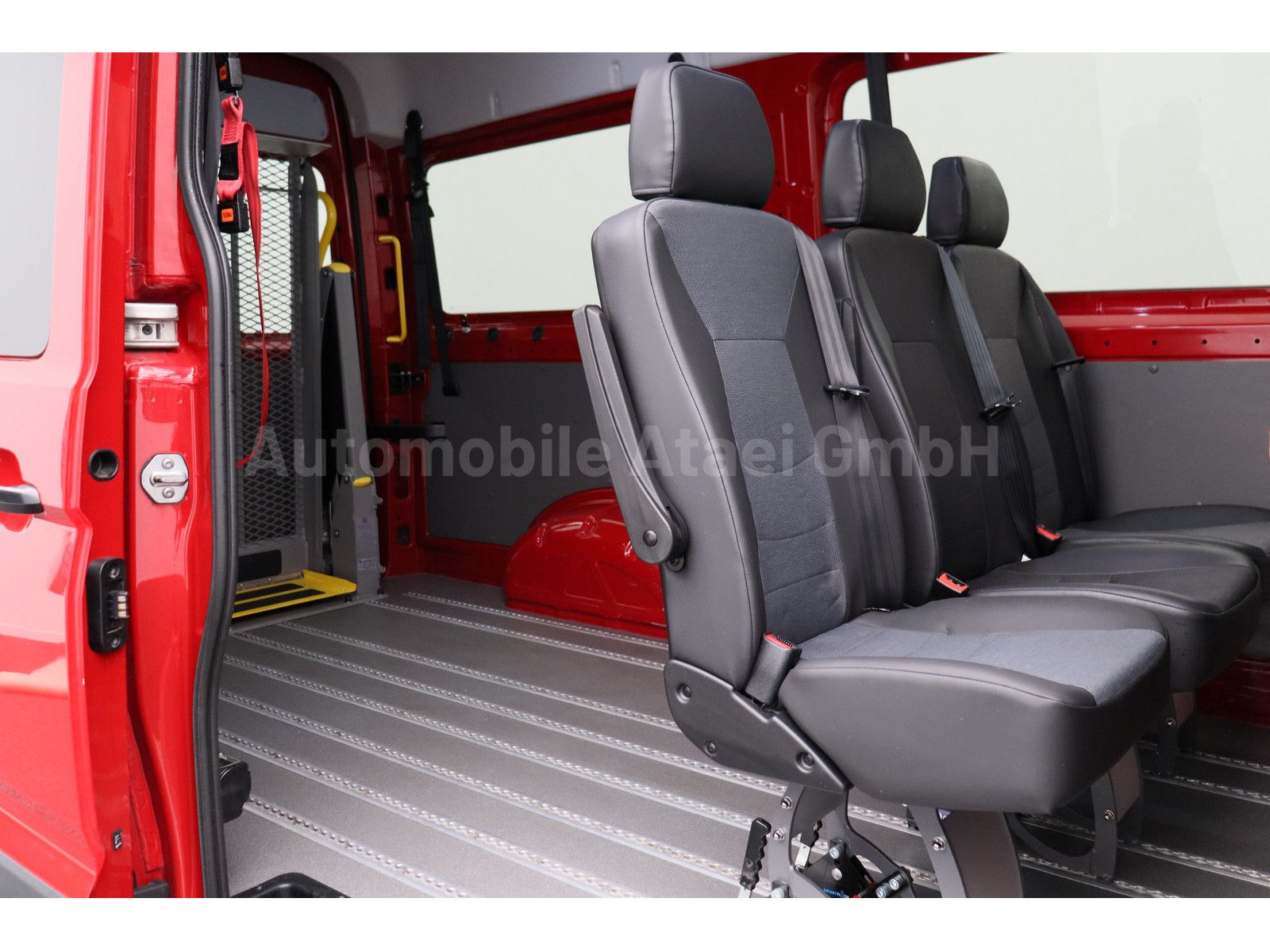 Fahrzeugabbildung Volkswagen Crafter 35 Kombi *ROLLSTUHL-LIFT* 6-SITZE 2204