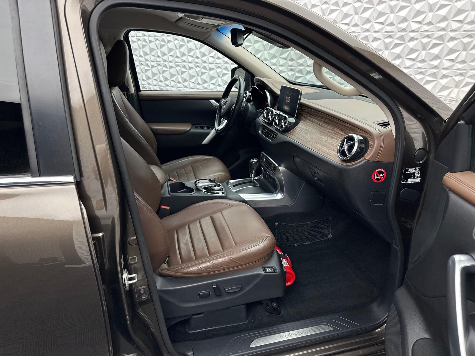 Fahrzeugabbildung Mercedes-Benz X 350d POWER-EDITION/4MATIC/LED/KEYLES/360°/AHK