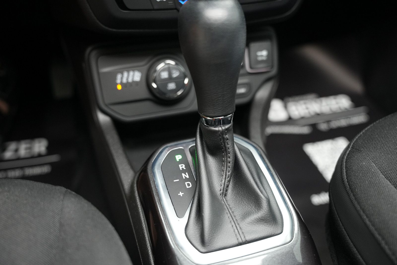 Fahrzeugabbildung Jeep Renegade S Plug-In-Hybrid 4xe *Panorama*Navi*SHZ