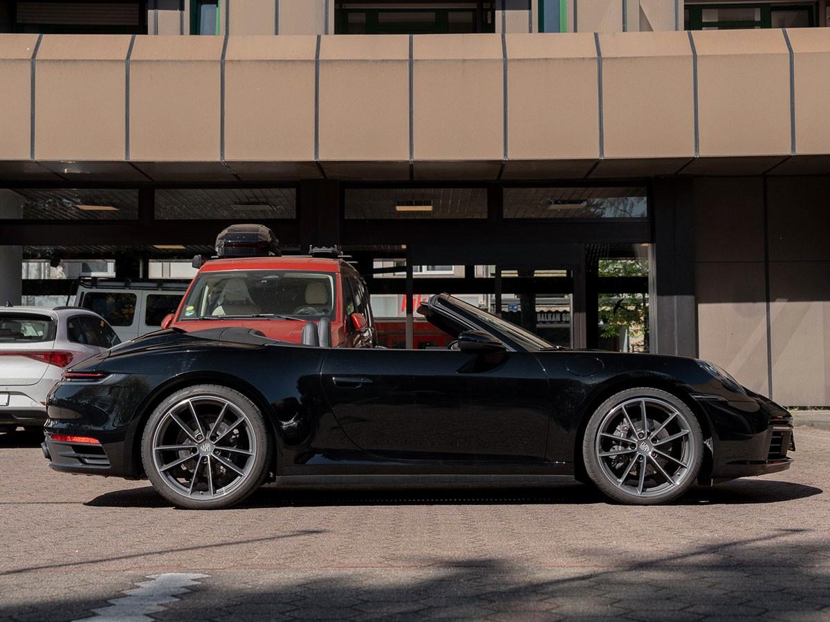 Porsche 911 992 Carrera Cabriolet