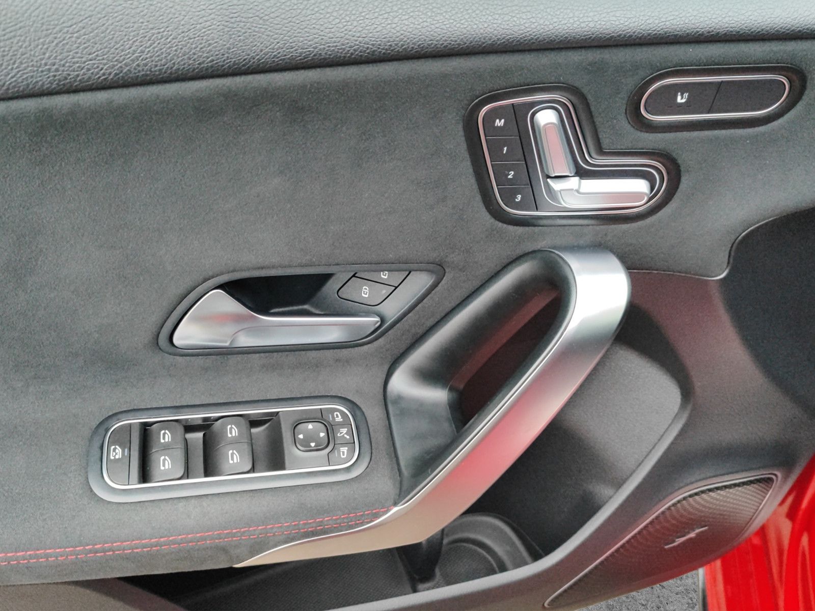 Fahrzeugabbildung Mercedes-Benz A 35 AMG 4Matic*Night*Pano*360°Cam*Burmester