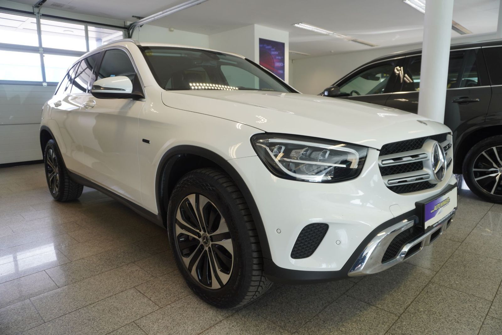 Mercedes-Benz GLC 300 e PHEV 4Matic LED/Navi imagem 3