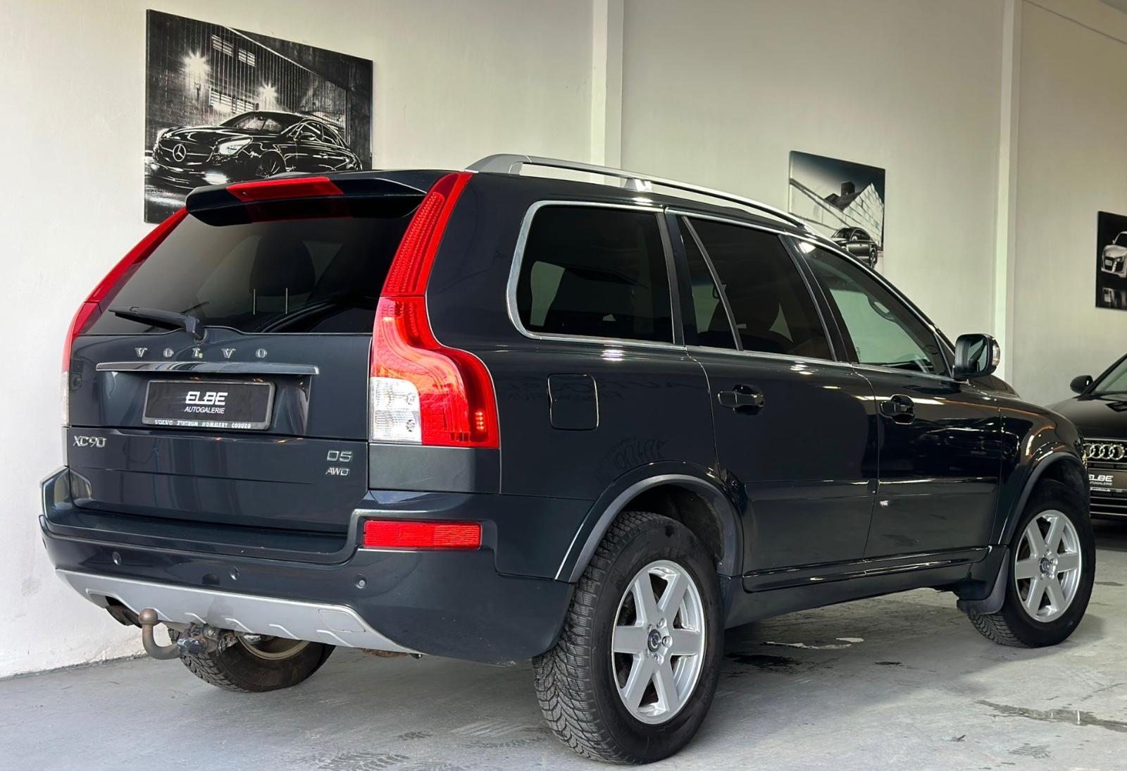 VOLVO XC90 2.4 D5 200 ch MOMENTUM GEARTRONIC 7 PLACES 4X4 - 1ère MAIN - ATTELAGE - TOIT - 194000 km
