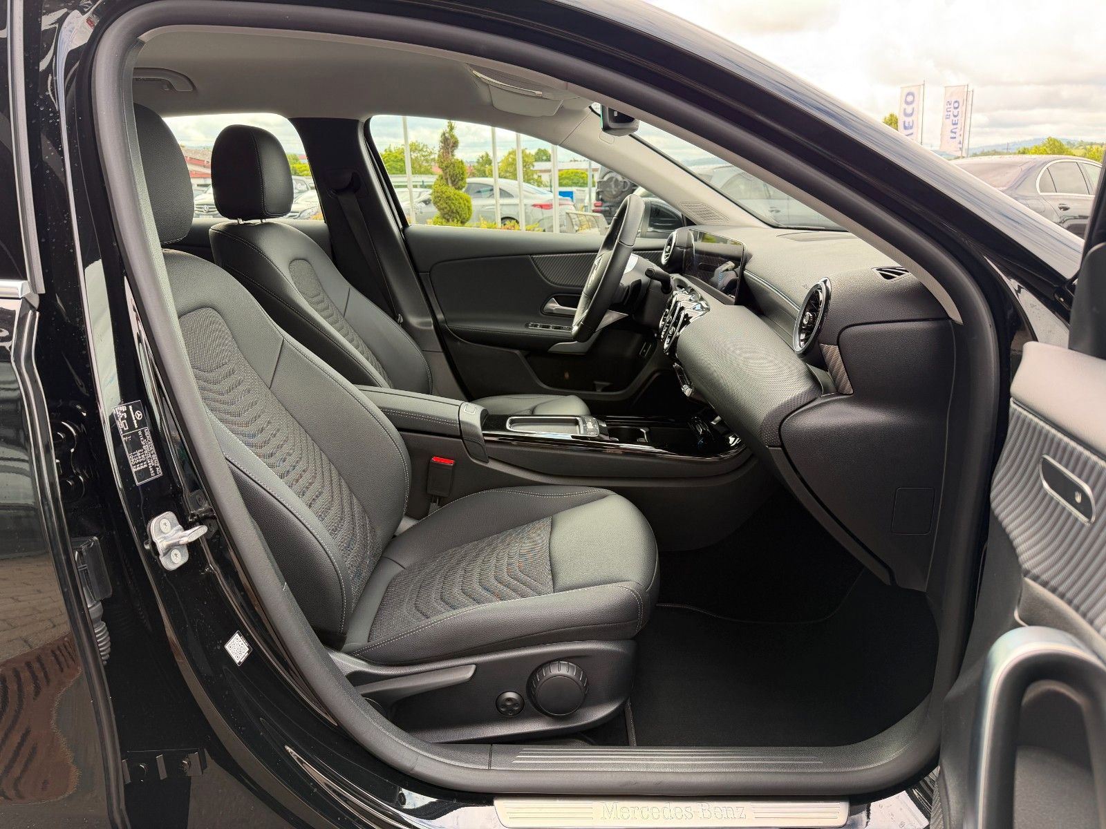 Fahrzeugabbildung Mercedes-Benz A 250 e Progressive AHK+R-Kamera+Carplay+WinterP